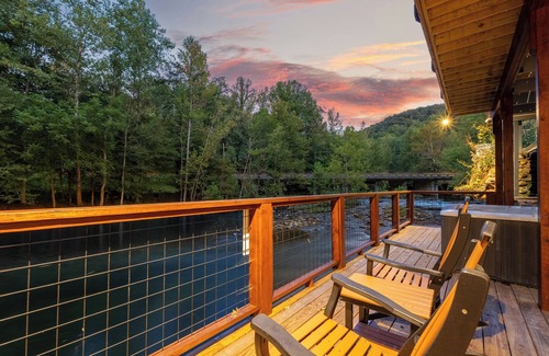 Pittman Center Ski Chalet | Riverbound | Hot Tub | River Access | Game Room