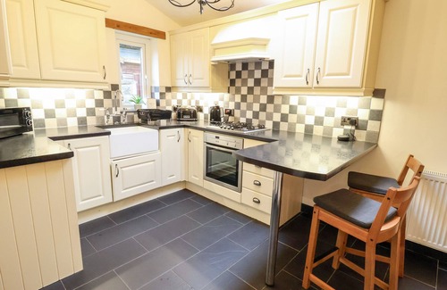 Rhuddlan Cottage | RIVERDALE, pet friendly, character holiday cottage in Rhuddlan