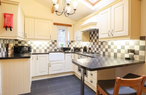 Rhuddlan Cottage | RIVERDALE, pet friendly, character holiday cottage in Rhuddlan