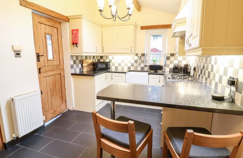 Rhuddlan Cottage | RIVERDALE, pet friendly, character holiday cottage in Rhuddlan