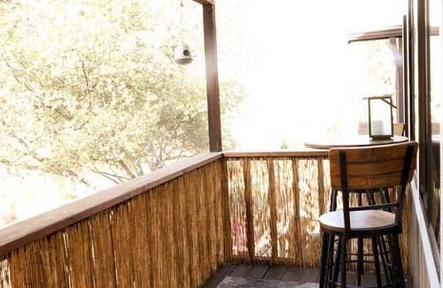 Three Rivers House | Riverfront 1 bdrm private bungalow near Sequoia National Park