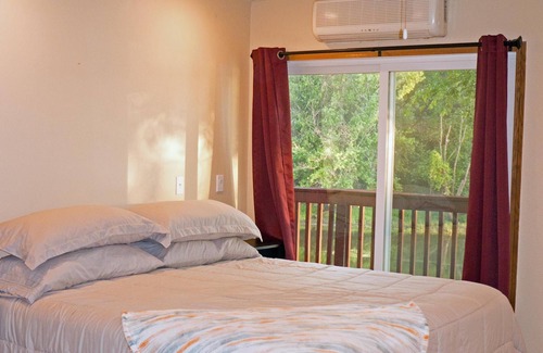 La Crosse House | Riverfront 3 King Bedroom Home With Amazing Waterfront Views