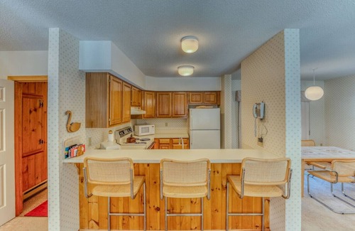 Lincoln House | Riverfront-Balcony-Loon Shuttle