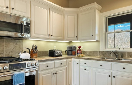 Pangburn House | Riverfront Bliss- Private River Dock, Hot Tub & Two King rooms!