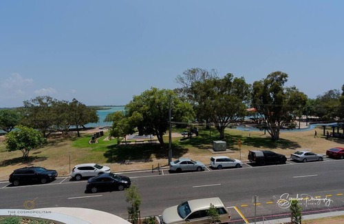 Maroochydore Apartment | RIVERFRONT BREEZE @ The Cosmopolitan Unit10307