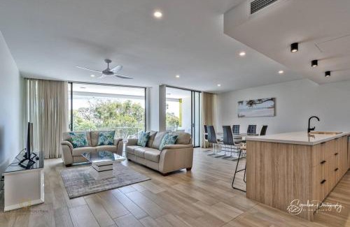 Maroochydore Apartment | RIVERFRONT BREEZE @ The Cosmopolitan Unit10307