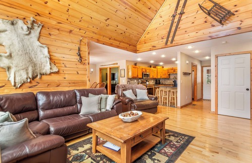 Hiawassee House | Riverfront cabin, 7 person hot tub, pool, trout fishing