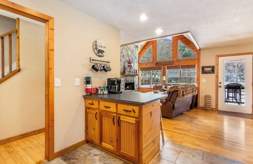 Hiawassee House | Riverfront cabin, 7 person hot tub, pool, trout fishing