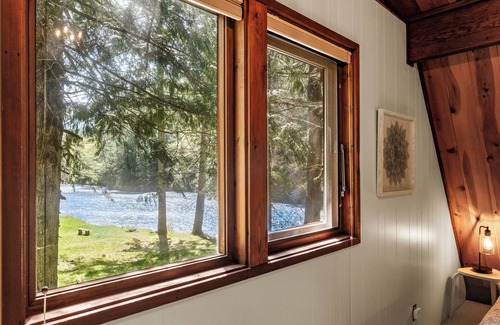Baring Cabin | Riverfront Cabin, Covered Hot Tub, King Beds, Dual Shower, Pets - Fox Haven