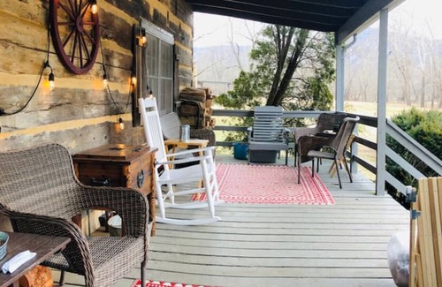 Luray Cabin | Riverfront Cabin! Fireplaces, Farm, Trail & Kayaks
