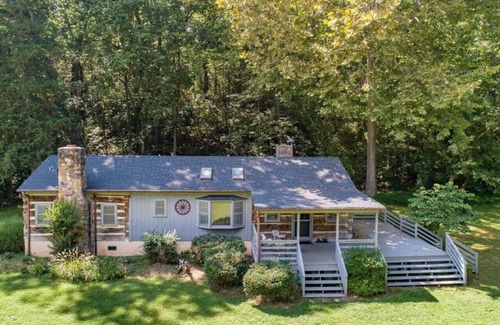 Luray Cabin | Riverfront Cabin! Fireplaces, Farm, Trail & Kayaks