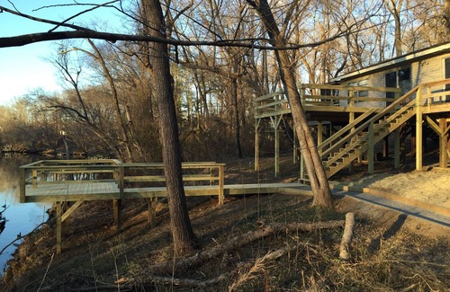 Wilburn Cabin | Riverfront Cabin on Exclusive Jon's Pocket!