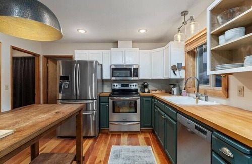 Ardenvoir House | Riverfront Cabin Retreat – Unplug & Reconnect on the Entiat