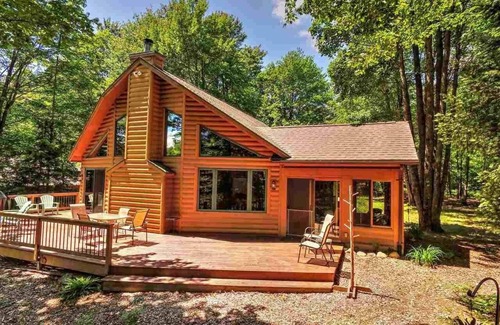 Thompsonville House | Riverfront Cabin Retreat – Sleeps Up to 18 on the Betsie River