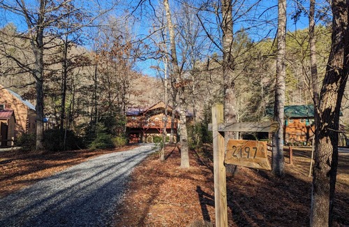 Murphy House | Riverfront Cabin w/Porch & Firepit - Peaceful Retreat Near Murphy, NC.