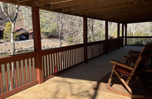 Murphy House | Riverfront Cabin w/Porch & Firepit - Peaceful Retreat Near Murphy, NC.