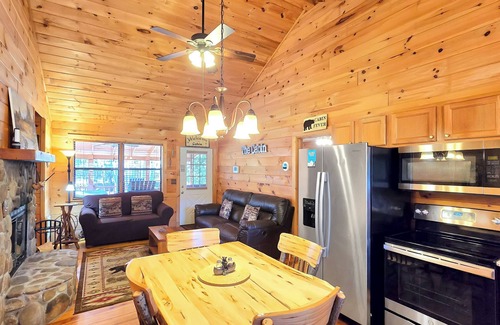 Blairsville Cabin | Riverfront Cabin w/Hot Tub & Mountain Views!