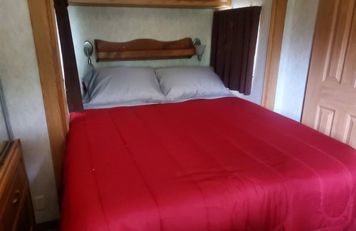 Prairie Grove House | Riverfront Camper