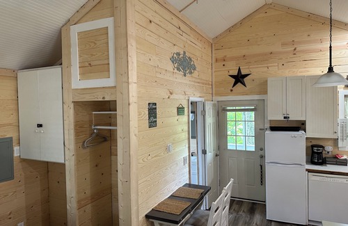Altamont House | Riverfront Cottage/Fish Camp Getaway