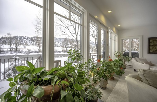 Glenwood Springs House | RIVERFRONT Cozy Family Friendly Retreat, w/hot tub, ping pong, raft, fish, relax