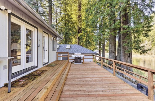 Crescent City House | Riverfront Crescent City Home, 8 Mi to Beach!