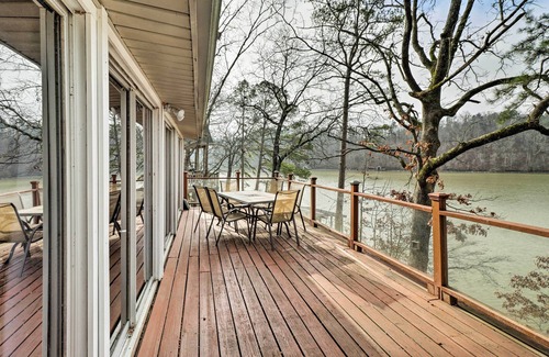 Piney Cottage | Riverfront Deck + Fire Pit: Hot Springs Retreat!