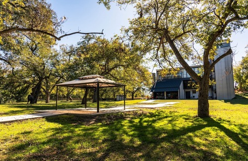 Seguin House | Riverfront estate in Seguin, perfect for midweek or weekend getaway.