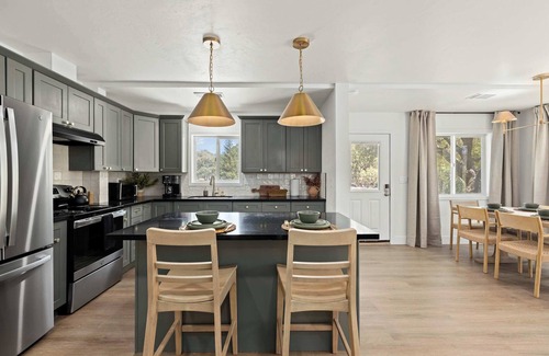 Three Rivers House | Riverfront Gateway to Sequoia NP