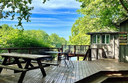 Berryville House | Riverfront Getaway w/Breathtaking Views!