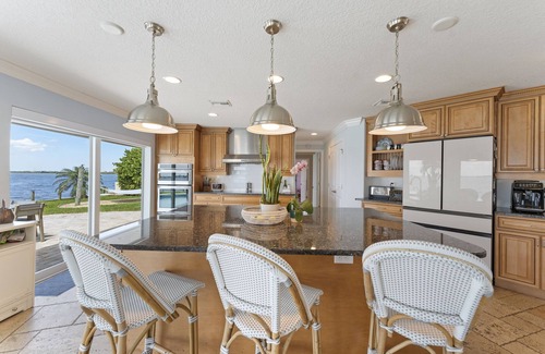 Cocoa Isles Country Club House | Riverfront-Heated Pool/Spa-Game Room-Bikes