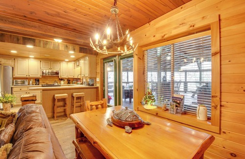 Helen Cabin | Riverfront Helen Cabin w/Hot Tub & Deck!