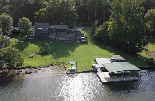 Chattanooga House | Riverfront home sitting in the heart of the Tennessee River Gorge 4 bdrm/4 bath