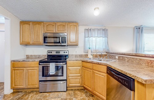 Andersonville House | Riverfront home w/free attraction tickets, water views, firepit, deck
