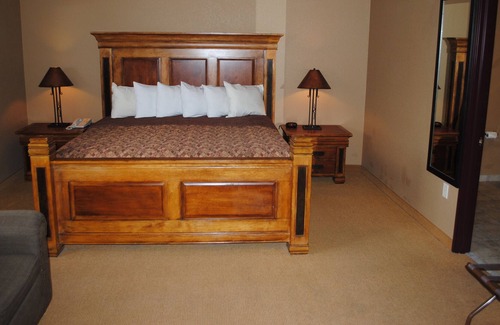 Wisconsin Dells Condo | RIVERFRONT.JACUZZI tub.!!.