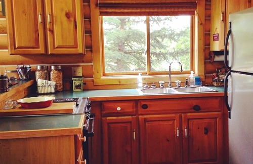 Livingston Cabin | Riverfront Living. Near Chico Hot Springs, Sage Lodge, Copper Rose & Stoneflower
