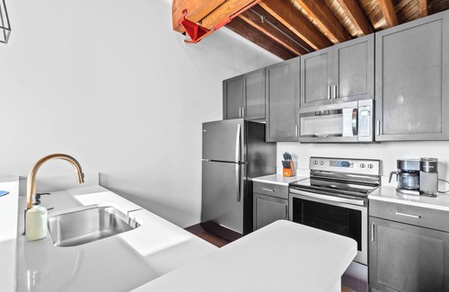 Downtown St. Louis Apartment | Riverfront Loft - Arch Views, Onsite Fitness Center