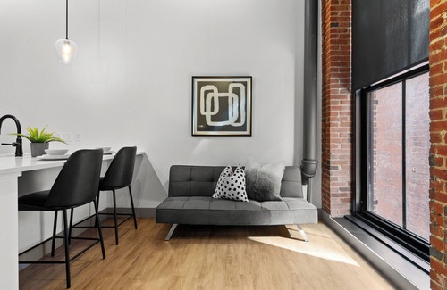 Downtown St. Louis Apartment | Riverfront Loft Steps from Arch & Convention Center - Walk to Stadium