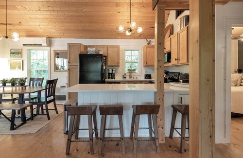 Crumpler Cabin | Riverfront log cabin in Crumpler- On the New River