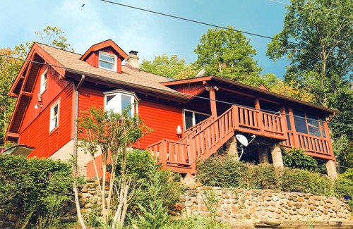 Fishers Hill Cabin | Riverfront logcabin; EVcharging, hot tub, firepit, Petfriendly Canoes, Sleeps 12
