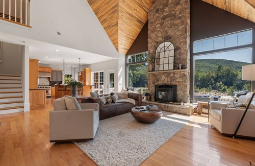 North Woodstock House | 🏡✨ Riverfront Luxury Retreat | ♨️ Hot Tub | 🎮 Game Room | 🐾 Pet-Friendly | 5BR