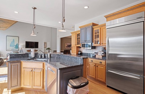 North Woodstock House | 🏡✨ Riverfront Luxury Retreat | ♨️ Hot Tub | 🎮 Game Room | 🐾 Pet-Friendly | 5BR