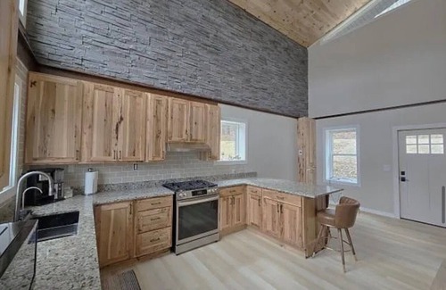 Tidioute Ski Chalet | Riverfront Modern Chalet Year Round, Pet Friendly