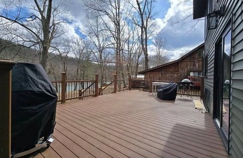 Tidioute Ski Chalet | Riverfront Modern Chalet Year Round, Pet Friendly