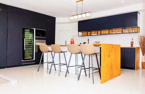 Greater Johannesburg Metropolitan Area House | Riverfront Oasis in Paulshof