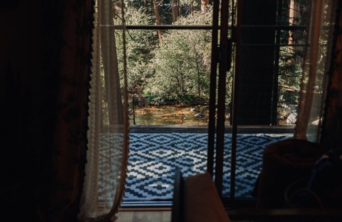 Kyburz Cabin | Riverfront! Pet-Friendly A-Frame Cabin - 25min to Sierra @ Tahoe