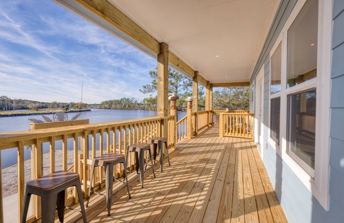 Biloxi House | Riverfront property. 10 minutes from shopping, casinos, and resturants