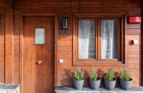 Soldeu Apartment | Riverfront Retreat by Grandvalira & Parkingnn