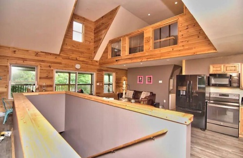 Falls House | Riverfront Retreat For Kayaking, Fishing and Hot Tub