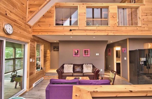 Falls House | Riverfront Retreat For Kayaking, Fishing and Hot Tub