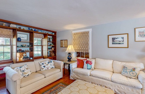 Damariscotta House | Riverfront retreat with a wood fireplace, washer/dryer, & full kitchen